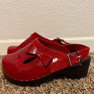 Vintage Y2K Hanna Andersson Girls Bright Red Clogs